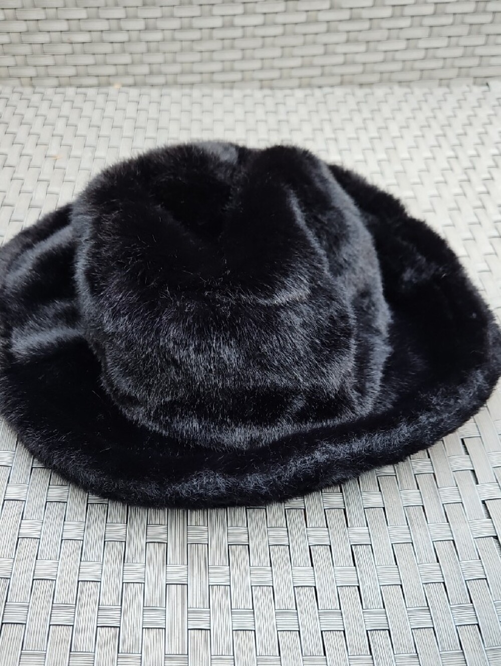 NWOT ASOS Design Black Faux Fur Roll Back Bucket Hat Size M-L - Picture 6 of 16